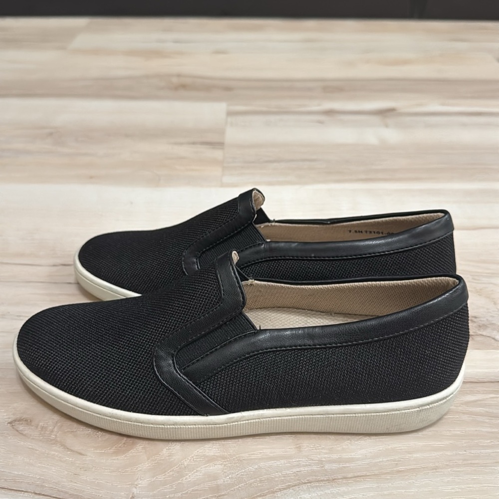 Trotters Alright Slip On Sneakers Black Narrow Comfort Walking Shoes 7.5 - Picture 5 of 9